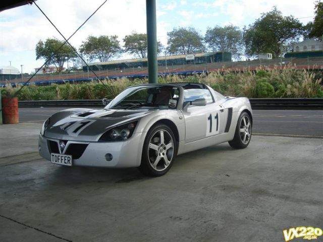 1.VX220 at Pukekohe Race Track April 1 2007.JPG