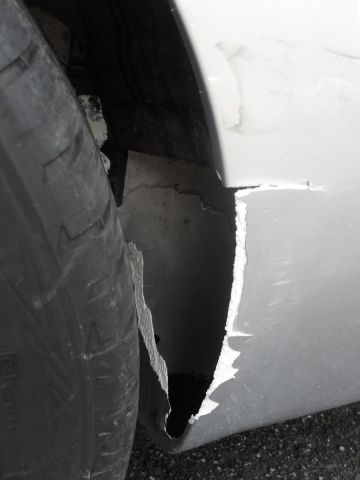 Offside side skirt (at rear wheel)